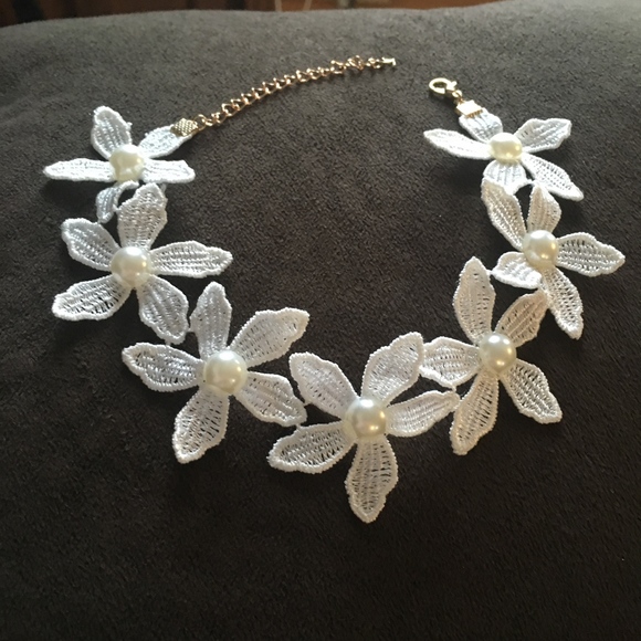 Magnolia Flower Pearl Choker Collar Necklace - Picture 4 of 6